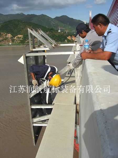 橋梁助航標志建設